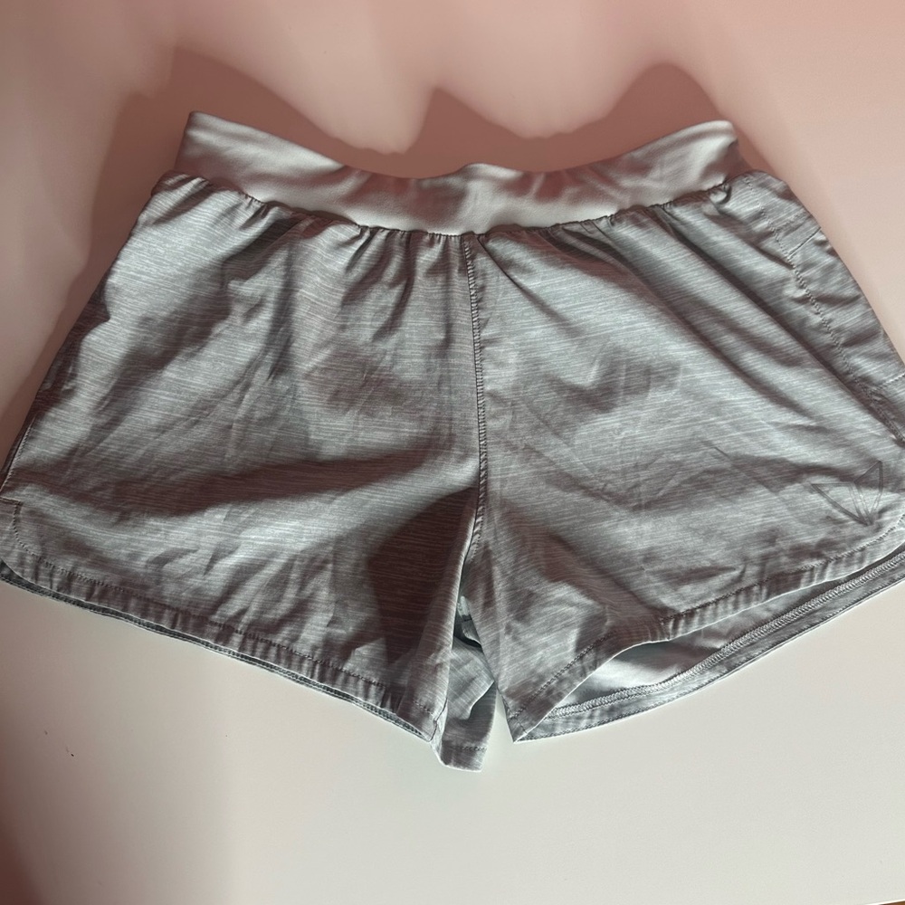 Women’s korsa light gray 3” activewear shorts in size medium